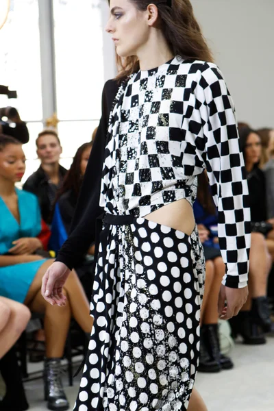 Look 7